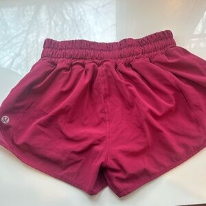Lululemon Athletica Berry Athletic Shorts low rise Hotty Hot 2.5